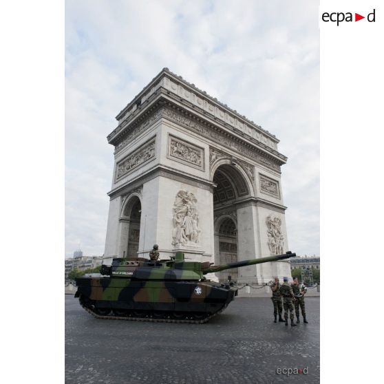 Coulisses du défilé motorisé du 12e RC (régiment de cuirassiers) lors de la cérémonie du 14 juillet 2011.