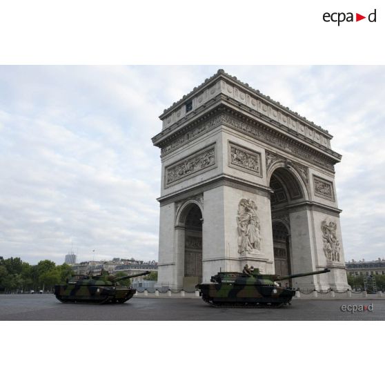 Coulisses du défilé motorisé du 12e RC (régiment de cuirassiers) lors de la cérémonie du 14 juillet 2011.