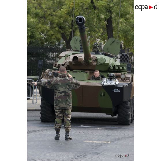 Coulisses du défilé motorisé du 1er RIMa (régiment d'infanterie de marine) lors de la cérémonie du 14 juillet 2011.