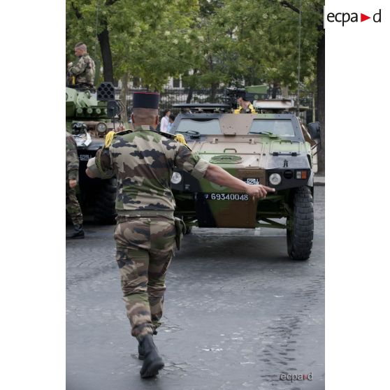 Coulisses du défilé motorisé du 1er RIMa (régiment d'infanterie de marine) lors de la cérémonie du 14 juillet 2011.