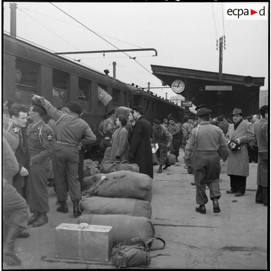 L'arrivée du 1er Bataillon français de l'ONU à Paris.