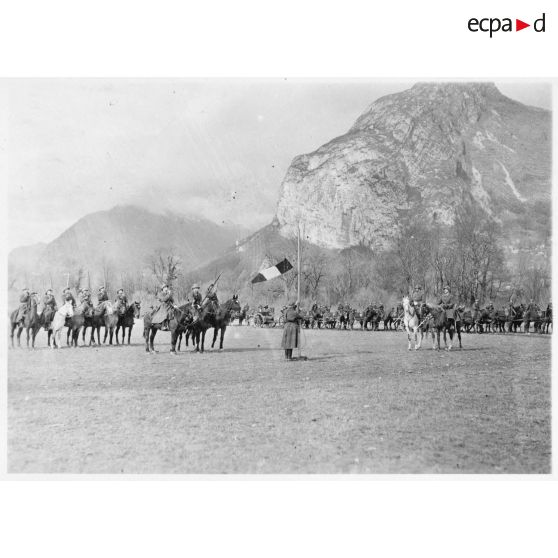 Cérémonie des couleurs lors d'un exercice du 2e RAM de Grenoble.