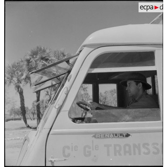 Portrait du conducteur en chef de la Compagnie générale transsaharienne.