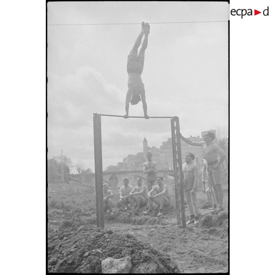 Séance de gymnastique au 2e RD.