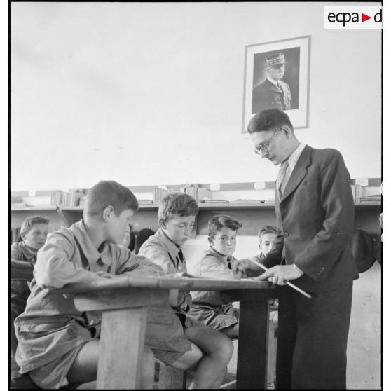 Cours à l'école militaire enfantine Hériot.