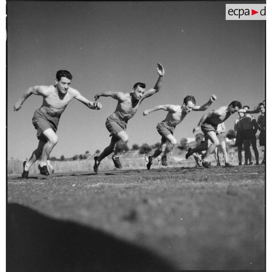 Séance d'éducation physique à l'école d'artillerie de Nîmes.