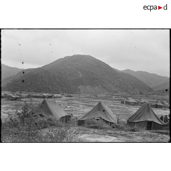 Le campement de la base arrière du Bataillon français de l'ONU en Corée.