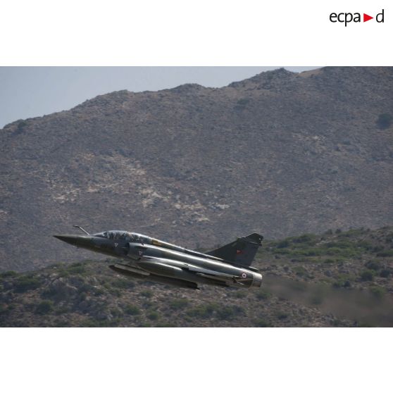 Lors de l'opération Harmattan, sur la base de la Sude en Crète, décollage d'un Mirage 2000D.