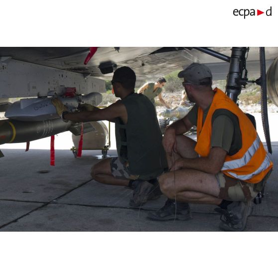 Lors de l'opération Harmattan, sur la base de la Sude en Crète, une bombe à guidage laser GBU de 250 kg.