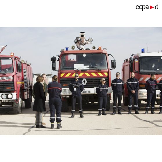 La ministre des Armées se rend auprès des pompiers de l'air sur la base aérienne projetée (BAP) en Jordanie.