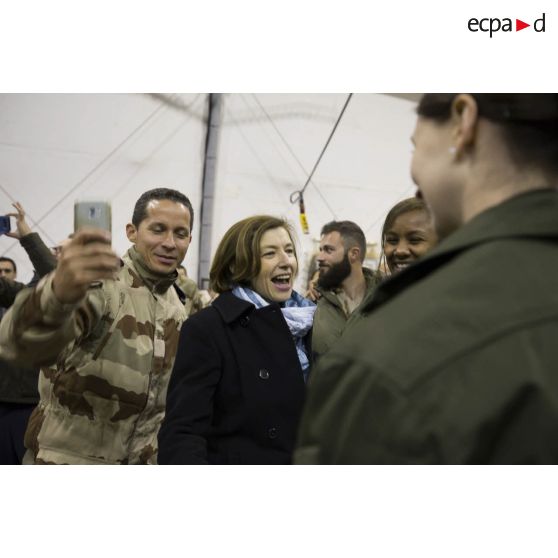 La ministre des Armées rencontre les soldats de la base aérienne projetée (BAP) en Jordanie.