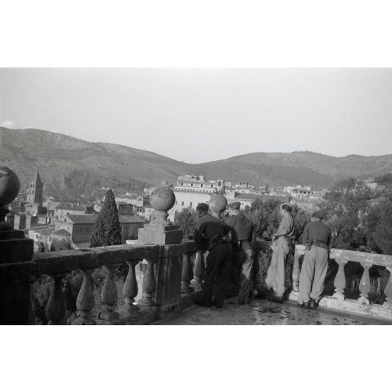 Des personnels du Schlachtgeschwader 4 en visite entre Rome et Guidonia Montecelio.