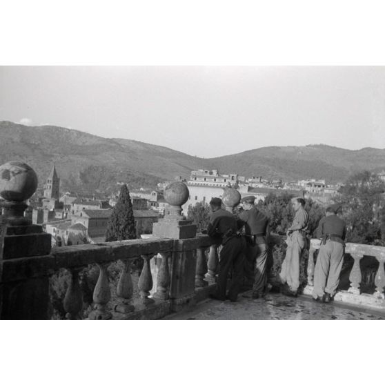 Des personnels du Schlachtgeschwader 4 en visite entre Rome et Guidonia Montecelio.