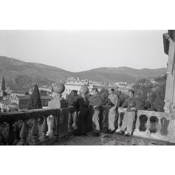 Des personnels du Schlachtgeschwader 4 en visite entre Rome et Guidonia Montecelio.