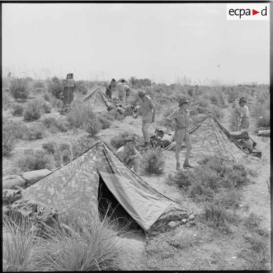 Bivouac du 22e RI (régiment d'infanterie) dans la région d'Alger.