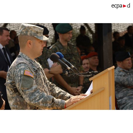 Discours d'un officier américain.