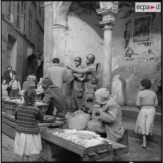 Opération de police dans la casbah d'Alger.