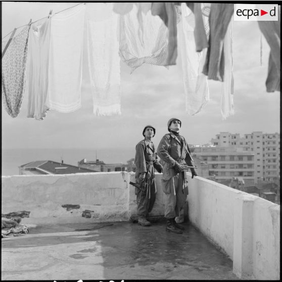 Opération de police dans la casbah d'Alger.