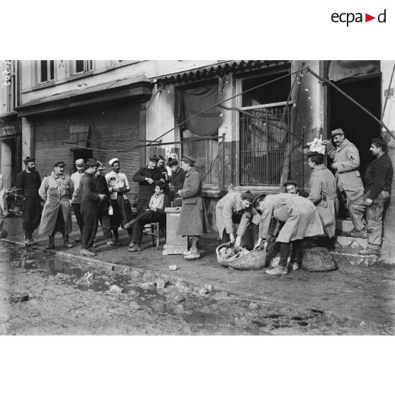 Nieuport (Belgique). Cantonnement de fusiliers marins. [légende d'origine]