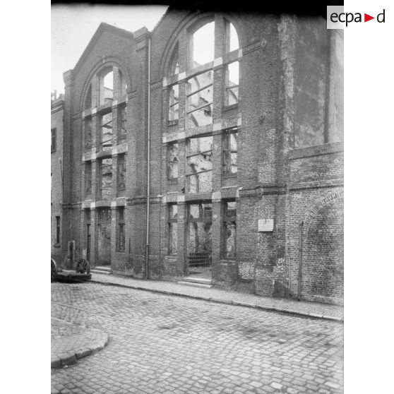 Dunkerque (nord). Les docks. Vue par derrière. [légende d'origine]