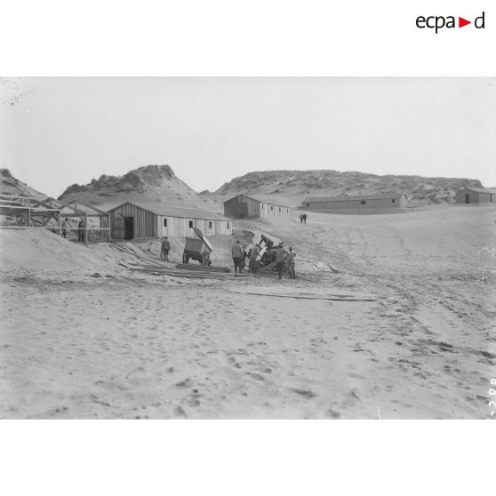 Coxyde-Bains. Les dunes. Installation d'un nouveau camp. [légende d'origine]