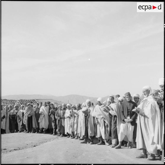 La population civile écoutant le discours du général Dufour.