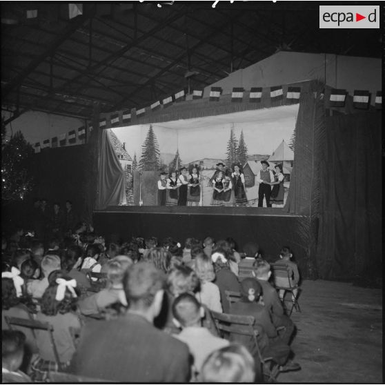 Spectacle de l'arbre de Noël à l'Etablissement régional du matériel d'Alger.