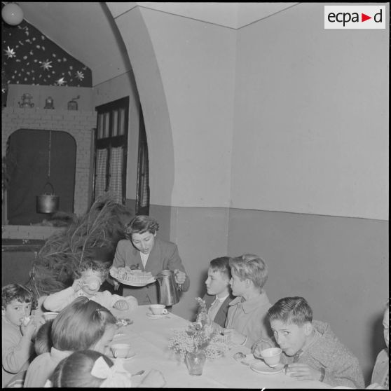 Arbre de noël pour les enfants du personnel de l'EMAT (Ecole militaire annexe des Transmissions) de Ben Aknoun.