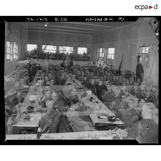 Banquet des officiers lors des adieux du gouverneur général de l'Algérie Naegelen Marcel-Edmond au foyer de garnison d'Alger.