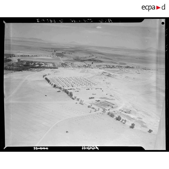 Vue aérienne d'un campement militaire dans la région de Tebessa.