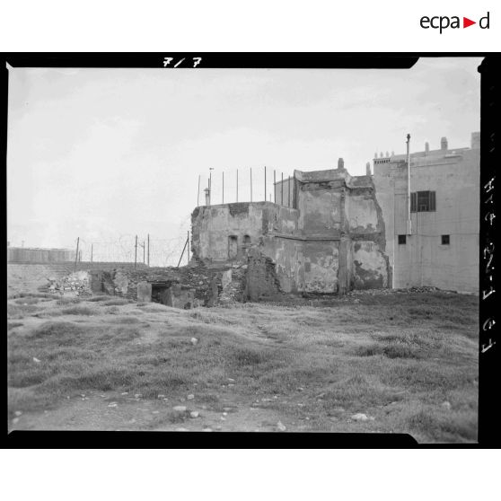 Vue extérieure d'un bidonville de la région d'Alger.