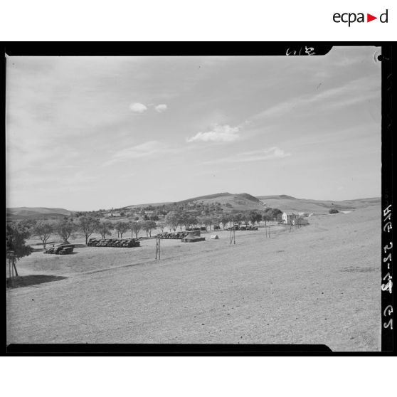 Stationnement des véhicules du détachement du matériel à Bouira.