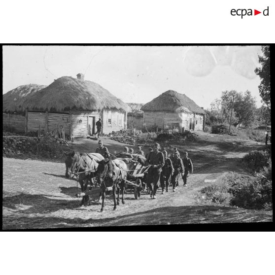 Rükzin. [Soldats dans un village]. [Description en cours]