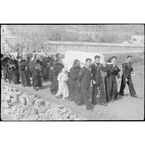 Obsèques d'un marin italien sur l'île de Leros (Grèce).