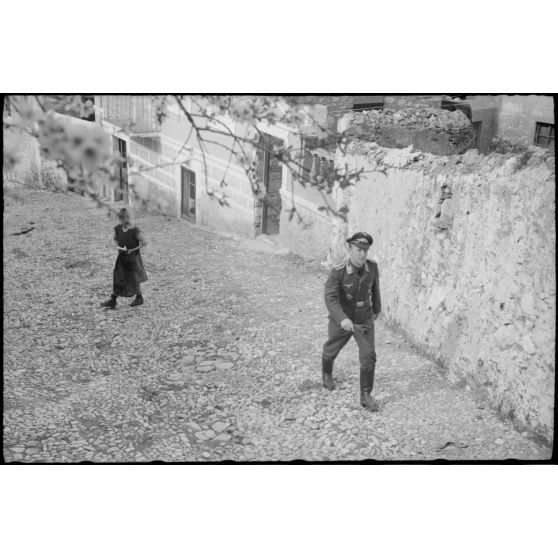 Promenade dans les rues du village d'Agia Marina sur l'île de Leros.