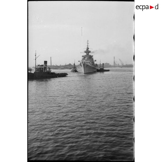 Le Gneisenau dans le port de Wilhelmshaven.