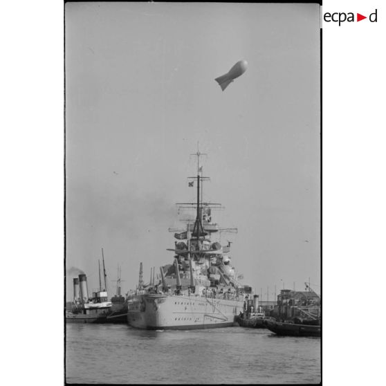 Le croiseur Gneisenau dans le port de Wilhelmshaven.