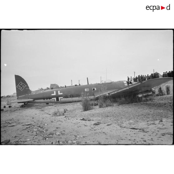 Ce bombardier Heinkel He 111H 2.KG26 de retour de Scapa-Flow a fait un atterrissage sur une plage à l'ouest de Cuxhaven (20 mars 1940) à  bord, un seul aviateur décède lors de l'atterrisage forcdé, il s'agit de Hans Baehr.