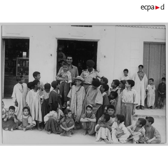 [Algérie, mai 1956. Les enfants des écoles de M'Doukal ?]