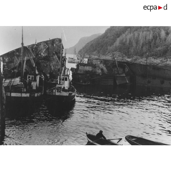 Epave d'un torpilleur de la Royal Navy coulé dans un fjord.