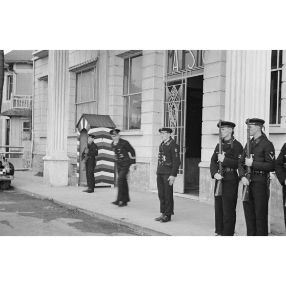 A La Baule, le capitaine (Kapitänleutnant) Heinrich Lehmann-Willenbrock quitte l'hôtel Majectic, le quartier général des sous-mariniers allemands.