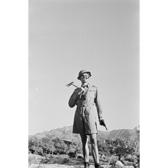 En Crète, un moment de détente pour le personnel navigant d'une escadrille de reconnaissance allemande (Fernaufklärungsgruppe 123).