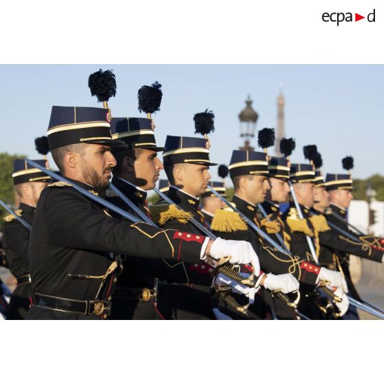 Sur la place de la Concorde, l'école des officiers de la gendarmerie nationale (EOGN) répète le défilé à pied du 14 juillet.