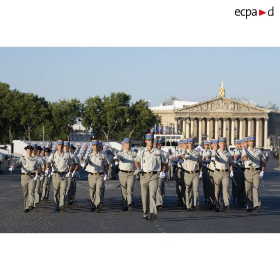 Sur la place de la Concorde, l'école spéciale militaire de Saint-Cyr (ESM) répète le défilé à pied du 14 juillet.