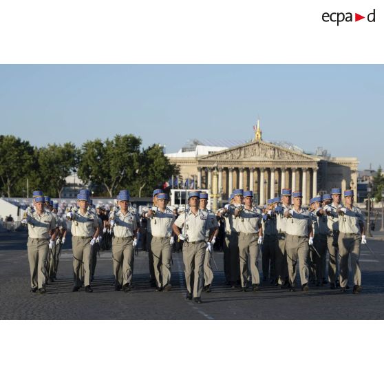 Sur la place de la Concorde, l'école militaire interarmes (EMIA) répète le défilé à pied du 14 juillet.