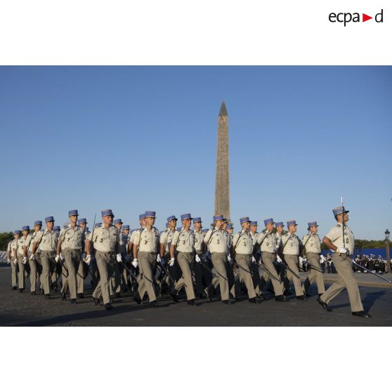 Sur la place de la Concorde, l'école militaire interarmes (EMIA) répète le défilé à pied du 14 juillet.