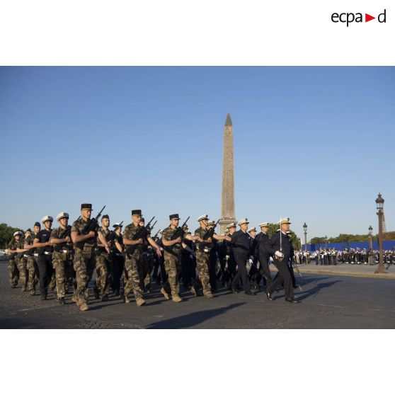 Sur la place de la Concorde, l'école des commissaires des Armées (ECA) et l'école des fourriers de Querqueville répètent le défilé à pied du 14 juillet.