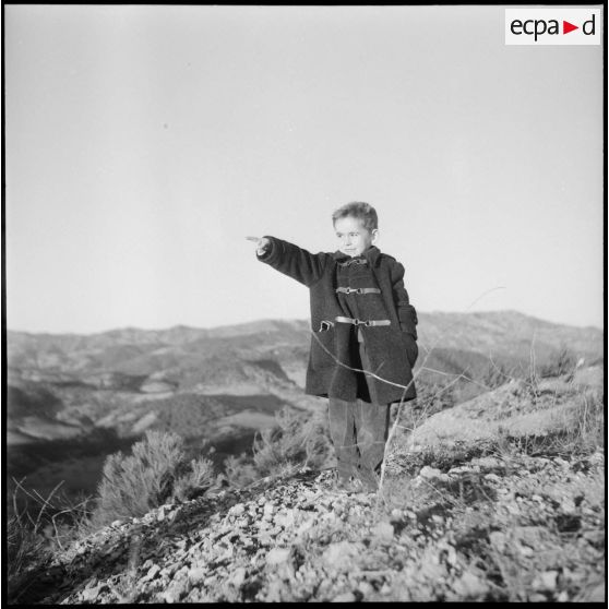 Portrait d'un enfant européen d'Algérie.