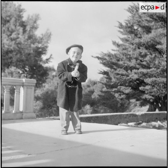 Portrait d'un enfant européen d'Algérie.