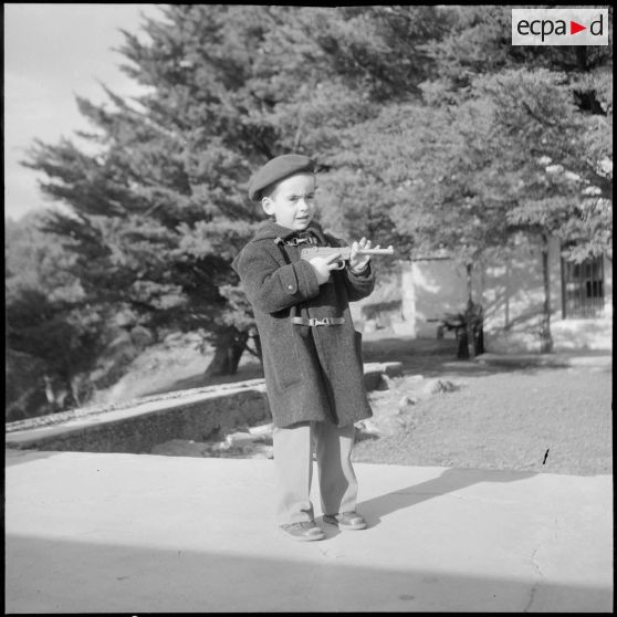 Portrait d'un enfant européen d'Algérie.